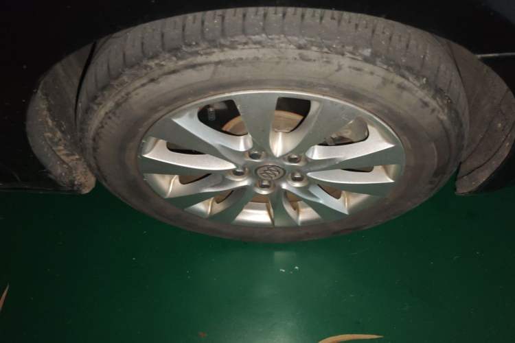 Used Buick LaCrosse 2013 2.4L SIDI Leading Comfort Version Right Front Wheel Hub