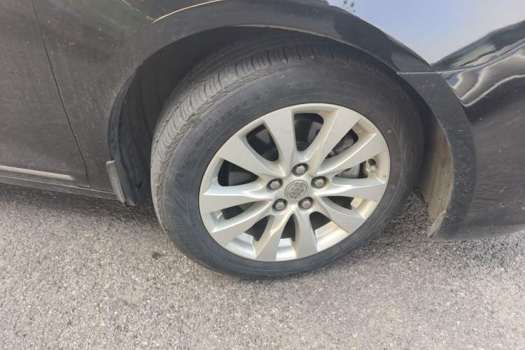 Used Buick LaCrosse 2013 2.4L SIDI Elite Comfort Version Right Front Wheel Hub