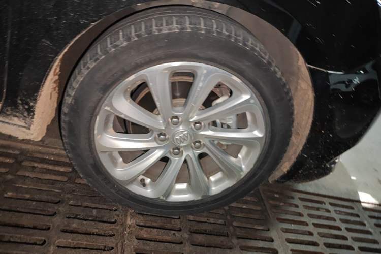 Used Buick LaCrosse 2013 2.0T SIDI Elite Tech Version Right Front Wheel Hub