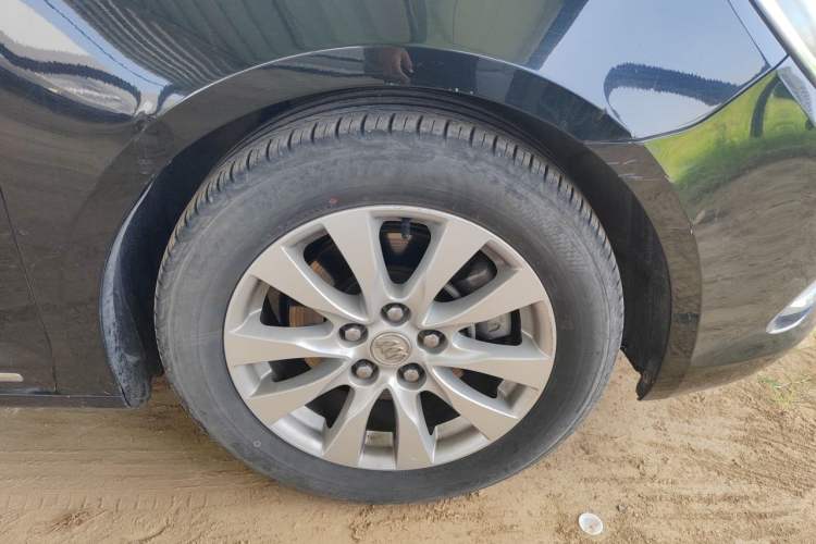 Used Buick LaCrosse 2013 2.4L SIDI Leading Comfort Version Right Front Wheel Hub