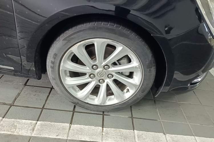 Used Buick LaCrosse 2013 2.0T SIDI Technology Version Right Front Wheel Hub