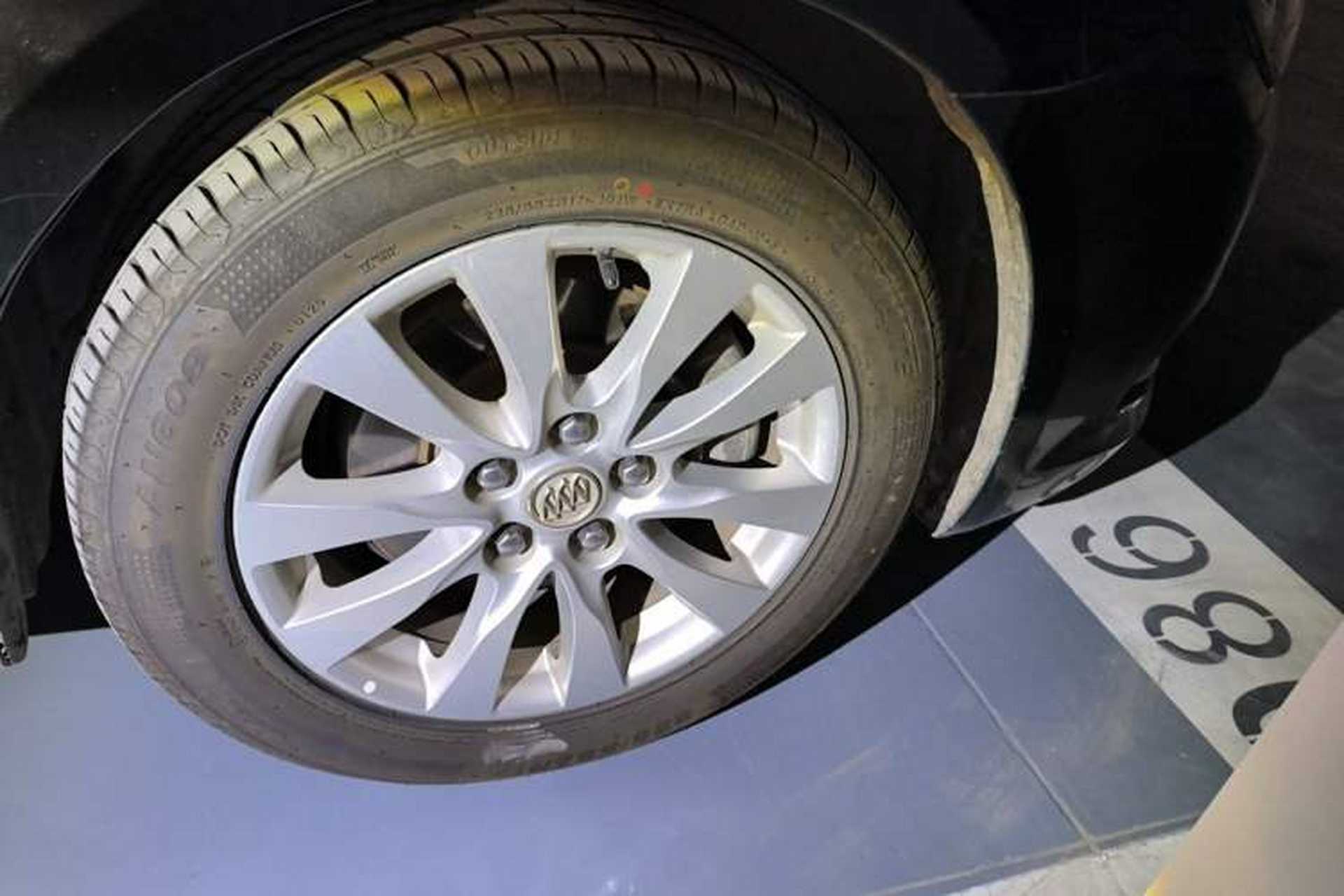 Used Buick LaCrosse 2013 2.4L SIDI Leading Comfort Version Right Front Wheel Hub