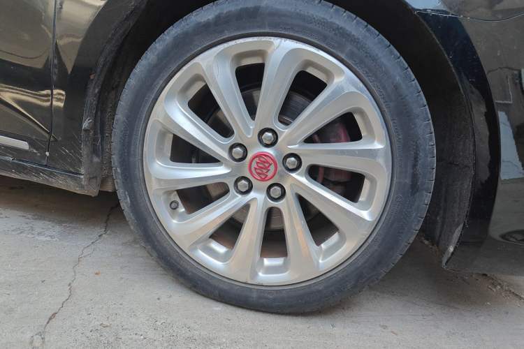 Used Buick LaCrosse 2013 2.0T SIDI Smart Luxury Flagship Edition Right Front Wheel Hub
