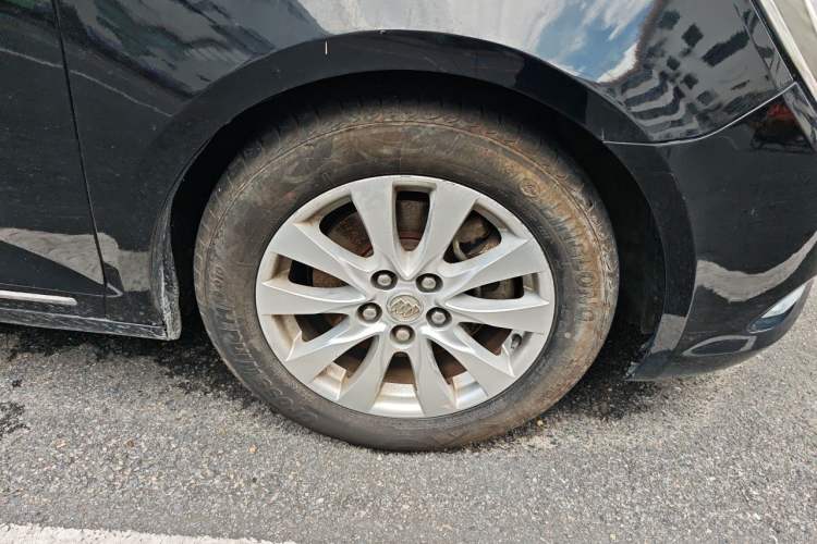 Used Buick LaCrosse 2013 2.4L SIDI Leading Comfort Version Right Front Wheel Hub