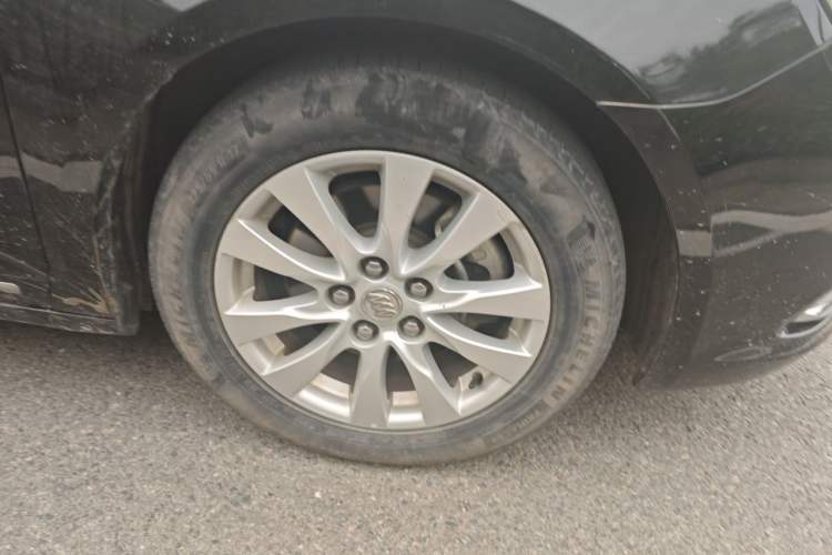 Used Buick LaCrosse 2013 2.4L SIDI Leading Comfort Version Right Front Wheel Hub