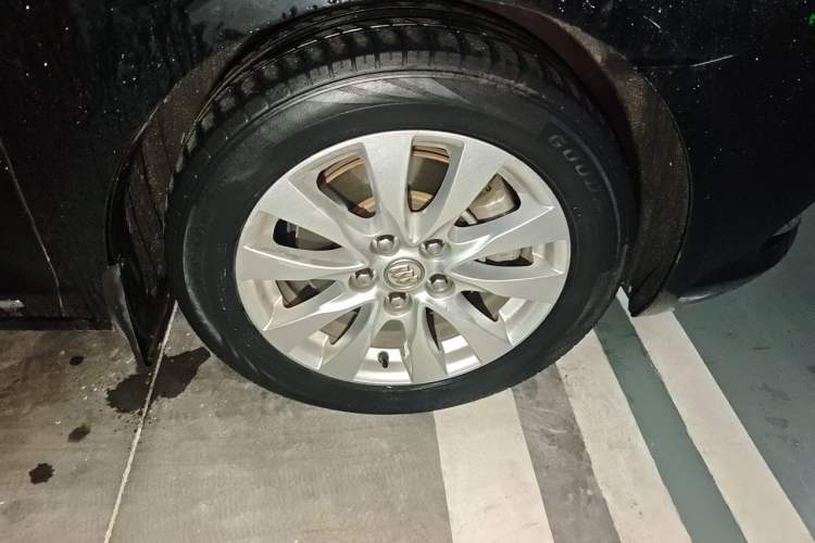 Used Buick LaCrosse 2013 2.4L SIDI Leading Comfort Version Right Front Wheel Hub