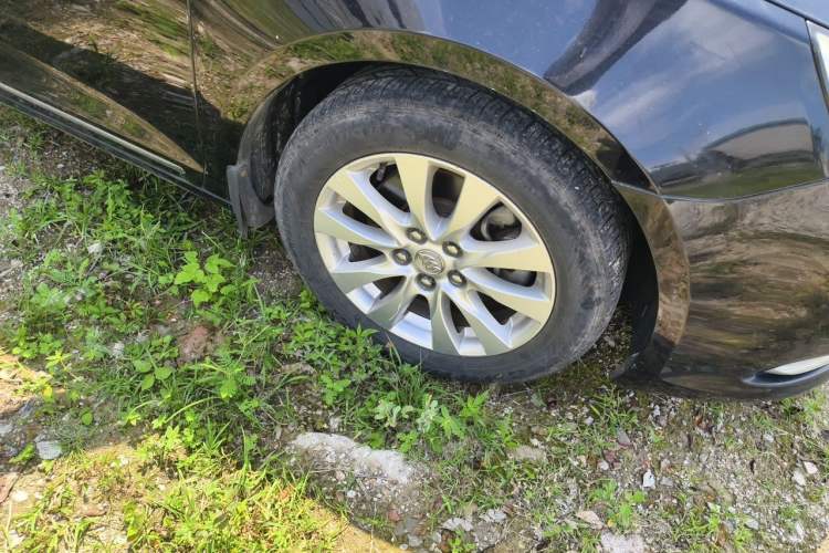 Used Buick LaCrosse 2013 2.4L SIDI Leading Comfort Version Right Front Wheel Hub