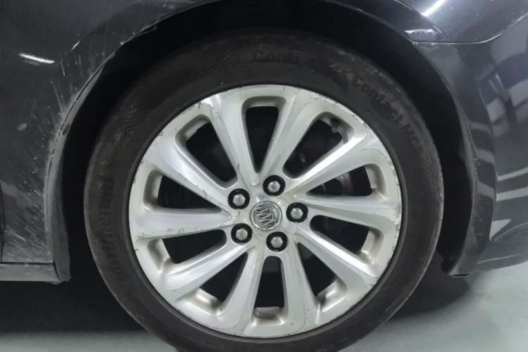 Used Buick LaCrosse 2013 2.0T SIDI Technology Version Right Front Wheel Hub