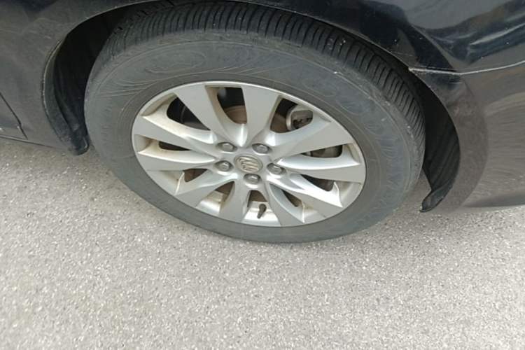 Used Buick LaCrosse 2013 2.4L SIDI Leading Comfort Version Right Front Wheel Hub