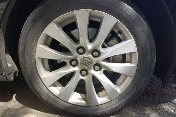 Used Buick LaCrosse 2013 2.4L SIDI Leading Comfort Version Right Front Wheel Hub
