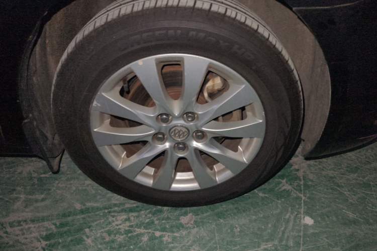 Used Buick LaCrosse 2013 2.4L SIDI Leading Comfort Version Right Front Wheel Hub
