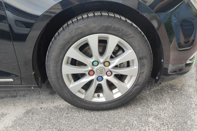 Used Buick LaCrosse 2013 2.4L SIDI Leading Comfort Version Right Front Wheel Hub