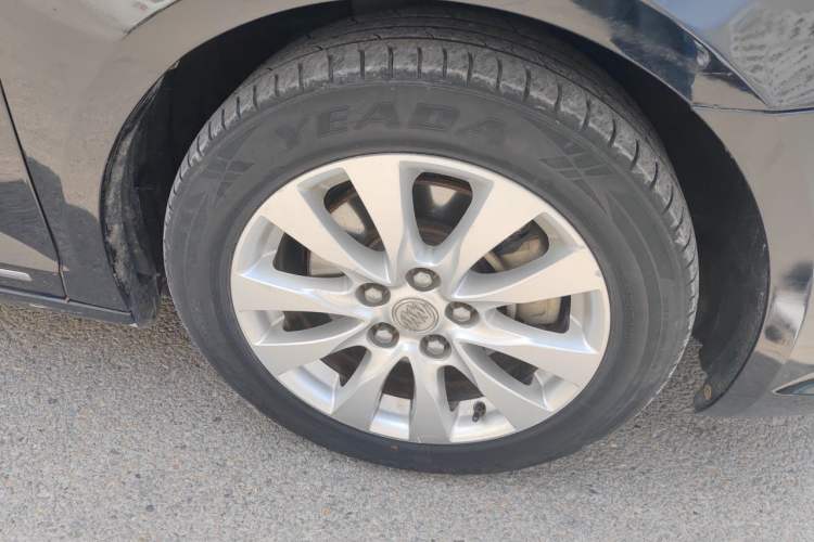 Used Buick LaCrosse 2013 2.4L SIDI Elite Comfort Version Right Front Wheel Hub