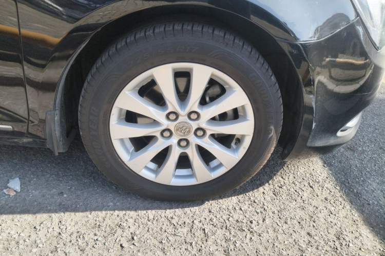 Used Buick LaCrosse 2013 2.4L SIDI Leading Comfort Version Right Front Wheel Hub