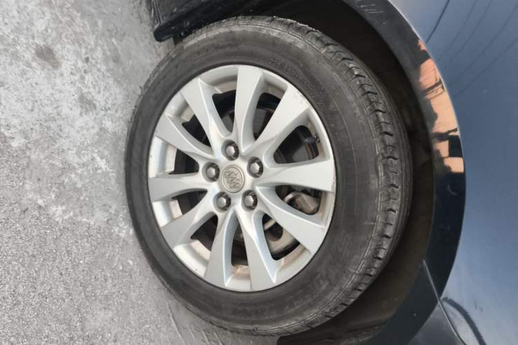 Used Buick LaCrosse 2013 2.4L SIDI Leading Comfort Version Right Front Wheel Hub
