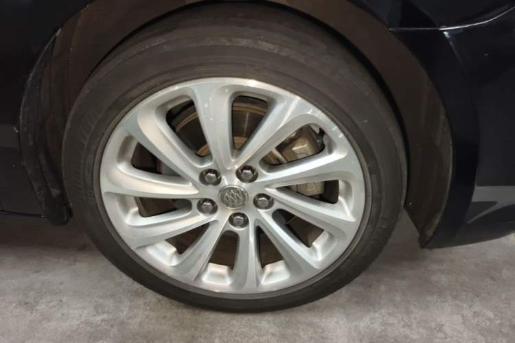 Used Buick LaCrosse 2013 3.0L SIDI V6 Smart Luxury Flagship Model Right Front Wheel Hub