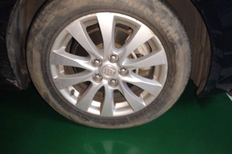 Used Buick LaCrosse 2013 2.4L SIDI Leading Comfort Version Right Front Wheel Hub