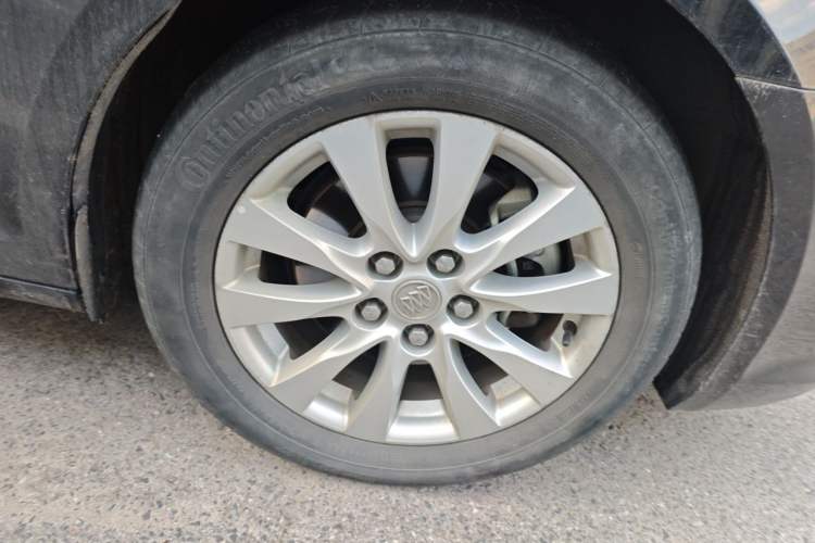 Used Buick LaCrosse 2013 2.4L SIDI Leading Comfort Version Right Front Wheel Hub