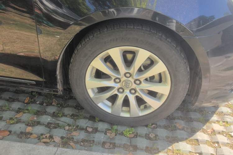 Used Buick LaCrosse 2013 2.4L SIDI Leading Comfort Version Right Front Wheel Hub