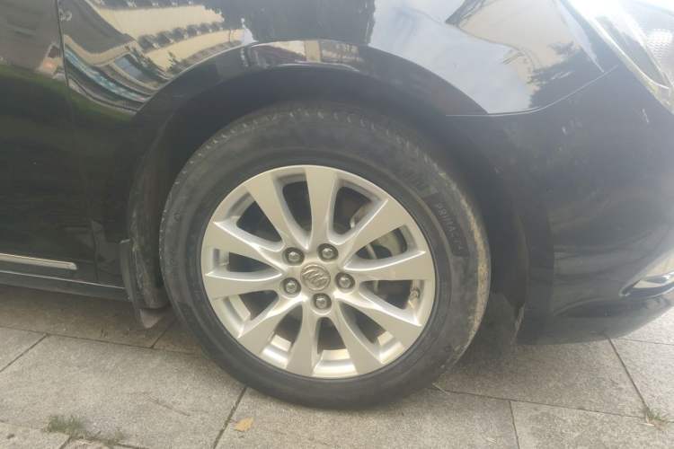 Used Buick LaCrosse 2013 2.4L SIDI Leading Comfort Version Right Front Wheel Hub