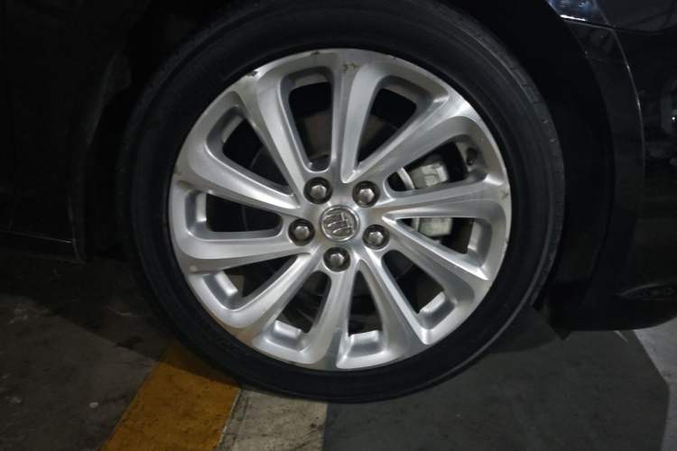 Used Buick LaCrosse 2013 2.0T SIDI Smart Luxury Flagship Edition Right Front Wheel Hub