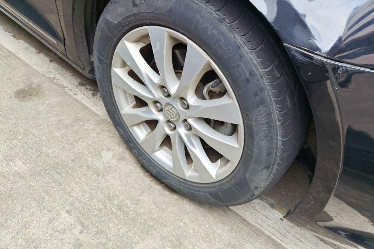 Used Buick LaCrosse 2013 2.4L SIDI Elite Comfort Version Right Front Wheel Hub