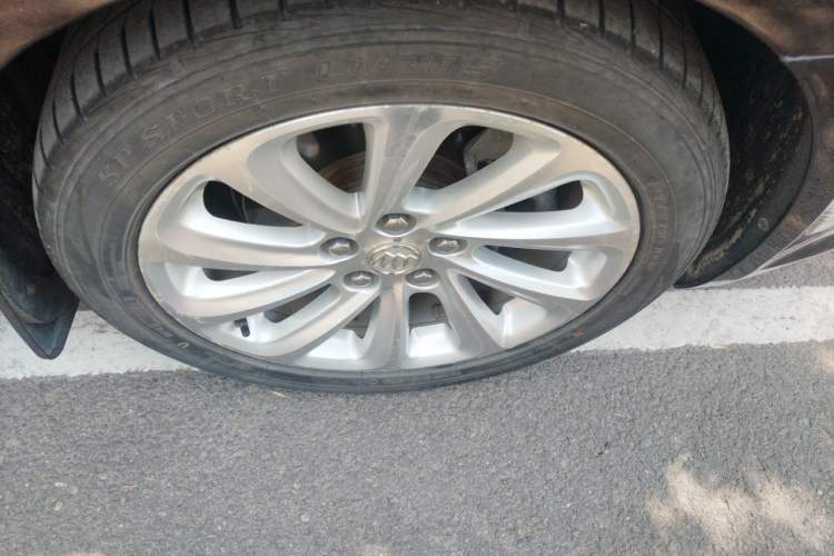 Used Buick LaCrosse 2013 2.0T SIDI Smart Luxury Flagship Edition Right Front Wheel Hub