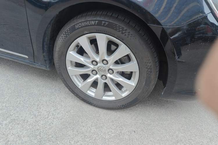 Used Buick LaCrosse 2013 2.4L SIDI Leading Comfort Version Right Front Wheel Hub