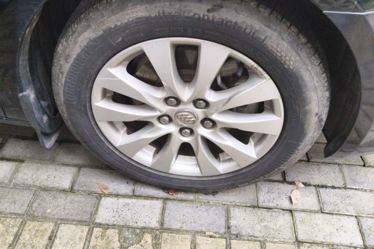 Used Buick LaCrosse 2013 2.4L SIDI Leading Comfort Version Right Front Wheel Hub