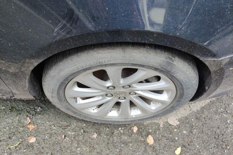 Used Buick LaCrosse 2013 2.0T SIDI Elite Tech Version Right Front Wheel Hub