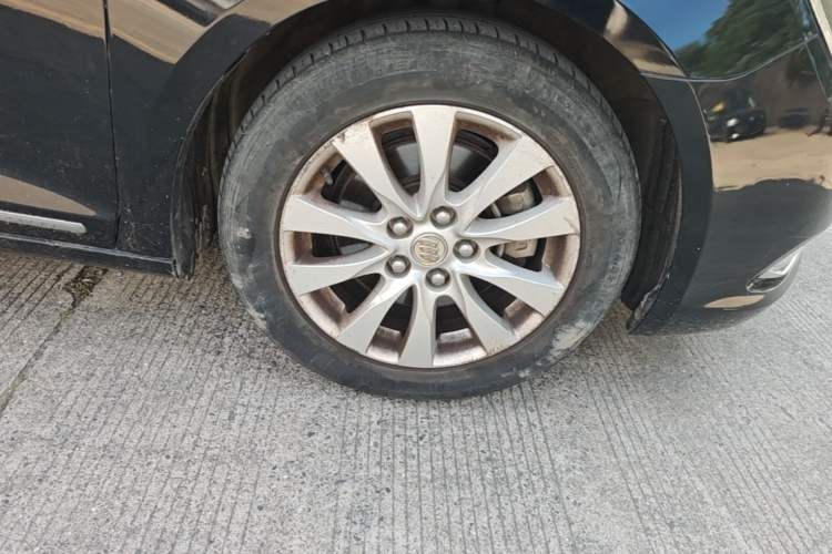 Used Buick LaCrosse 2013 2.4L SIDI Leading Comfort Version Right Front Wheel Hub
