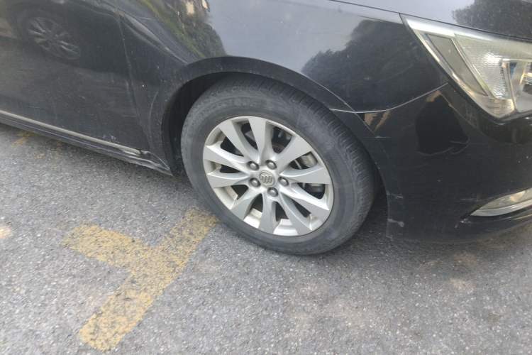 Used Buick LaCrosse 2013 2.4L SIDI Leading Comfort Version Right Front Wheel Hub