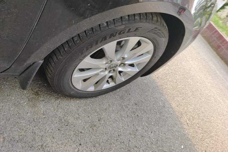 Used Buick LaCrosse 2013 2.4L SIDI Leading Comfort Version Right Front Wheel Hub