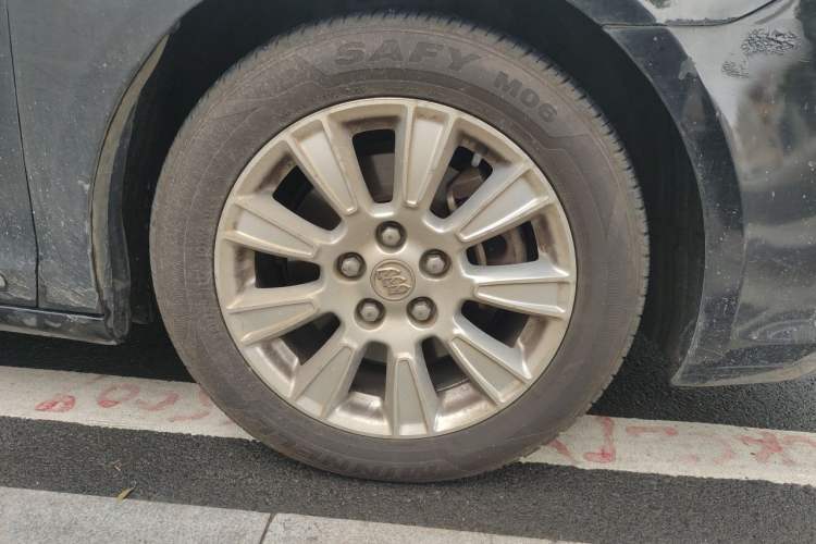Used Buick LaCrosse 2013 2.4L SIDI Leading Comfort Version Right Front Wheel Hub