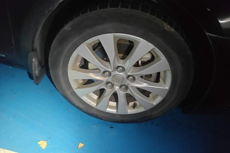 Used Buick LaCrosse 2013 2.4L SIDI Leading Comfort Version Right Front Wheel Hub