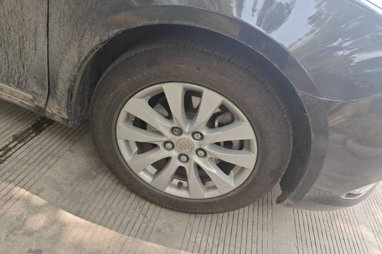 Used Buick LaCrosse 2013 2.4L SIDI Leading Comfort Version Right Front Wheel Hub