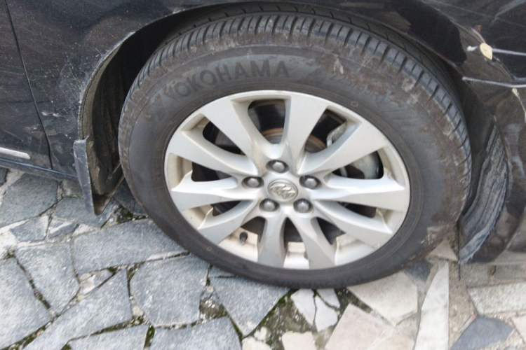 Used Buick LaCrosse 2013 2.4L SIDI Leading Comfort Version Right Front Wheel Hub