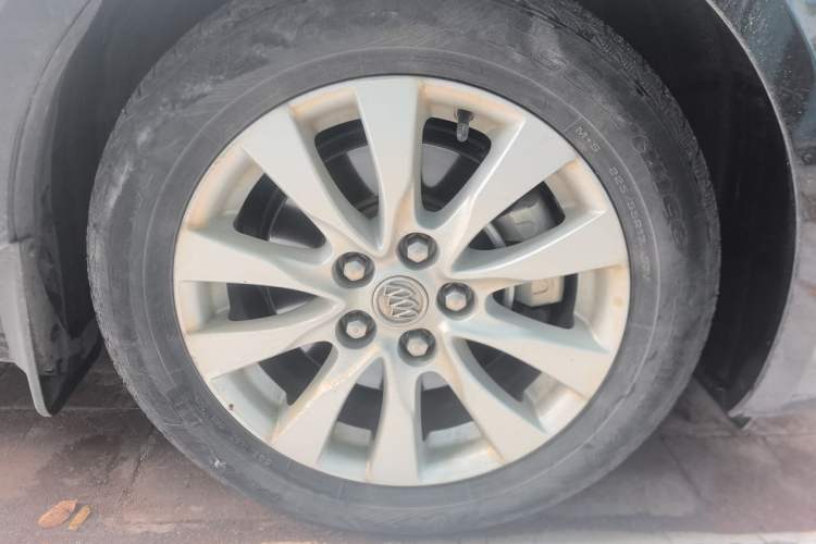 Used Buick LaCrosse 2013 2.4L SIDI Leading Comfort Version Right Front Wheel Hub