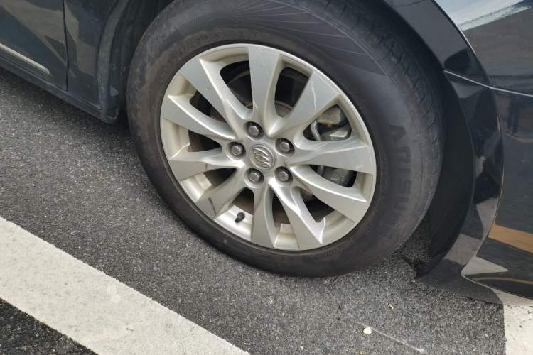 Used Buick LaCrosse 2013 2.4L SIDI Leading Comfort Version Right Front Wheel Hub