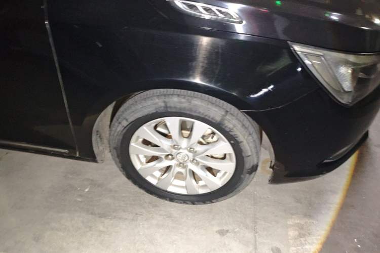 Used Buick LaCrosse 2013 2.4L SIDI Leading Comfort Version Right Front Wheel Hub