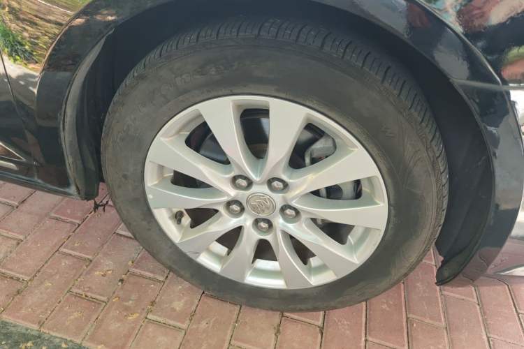 Used Buick LaCrosse 2013 2.4L SIDI Leading Comfort Version Right Front Wheel Hub