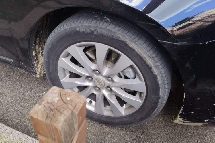 Used Buick LaCrosse 2013 2.4L SIDI Leading Comfort Version Right Front Wheel Hub