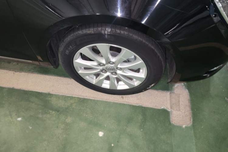 Used Buick LaCrosse 2013 2.4L SIDI Elite Comfort Version Right Front Wheel Hub