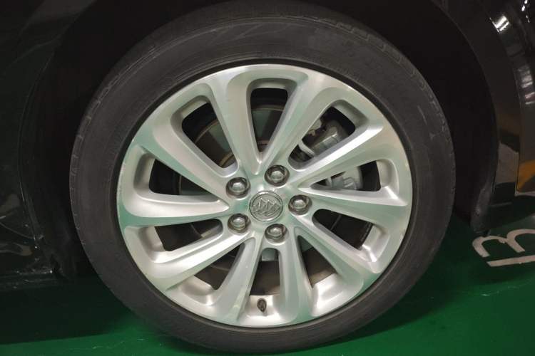 Used Buick LaCrosse 2013 3.0L SIDI V6 Smart Luxury Flagship Model Right Front Wheel Hub