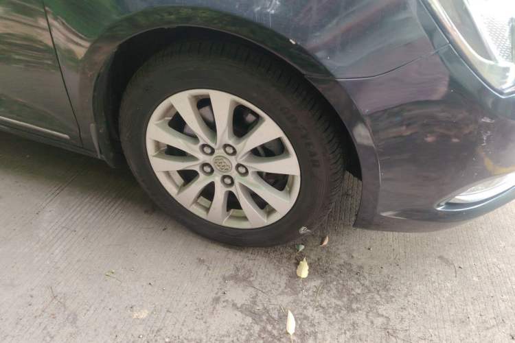 Used Buick LaCrosse 2013 2.4L SIDI Elite Comfort Version Right Front Wheel Hub