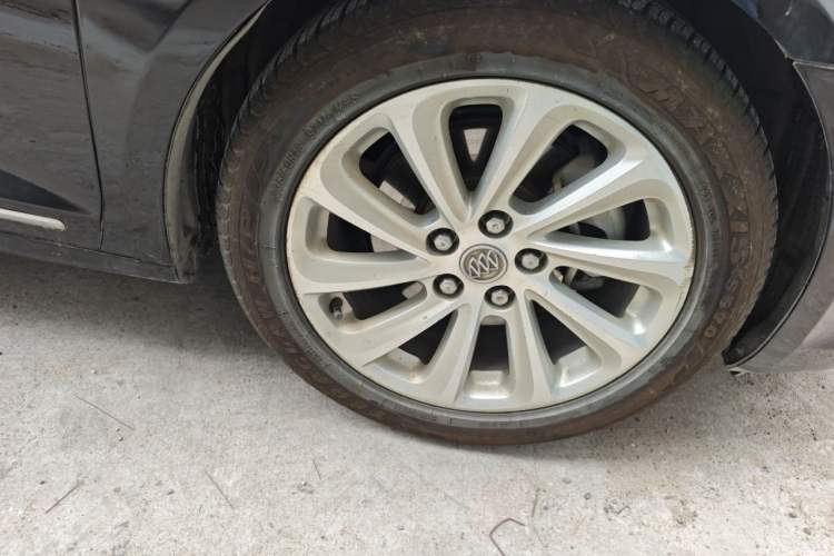 Used Buick LaCrosse 2013 2.0T SIDI Elite Tech Version Right Front Wheel Hub