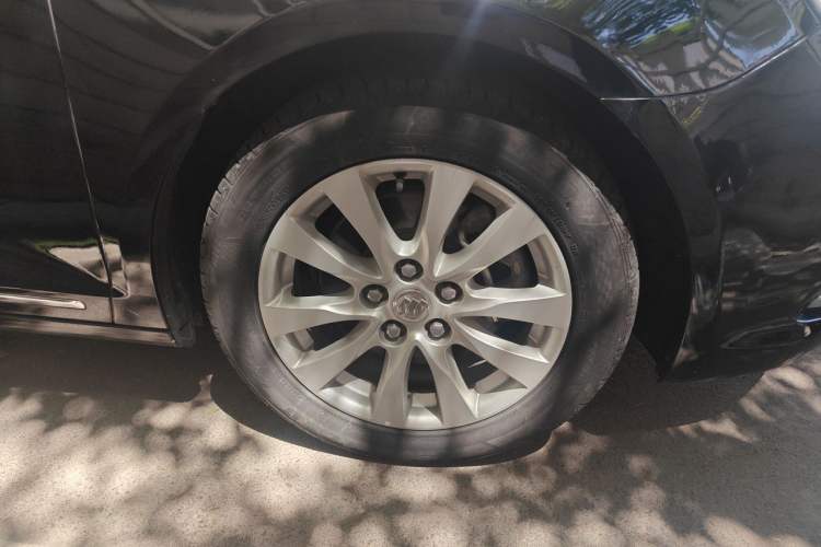 Used Buick LaCrosse 2013 2.4L SIDI Leading Comfort Version Right Front Wheel Hub