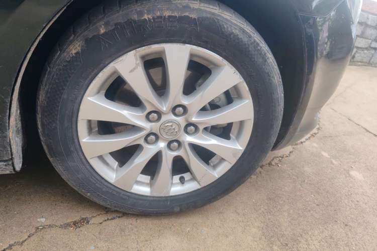 Used Buick LaCrosse 2013 2.4L SIDI Leading Comfort Version Right Front Wheel Hub