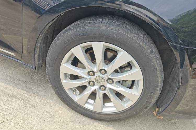 Used Buick LaCrosse 2013 2.4L SIDI Leading Comfort Version Right Front Wheel Hub