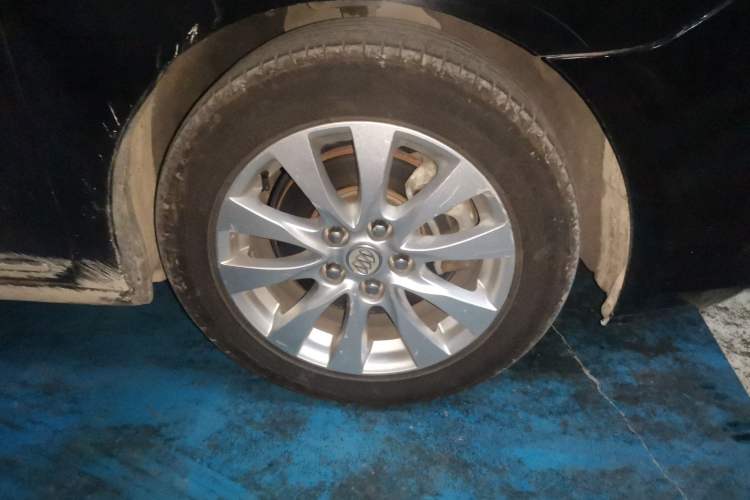 Used Buick LaCrosse 2013 2.4L SIDI Leading Comfort Version Right Front Wheel Hub